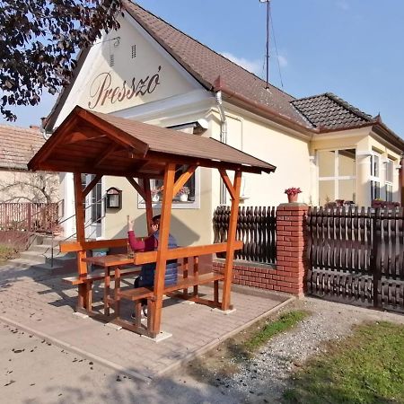 98 Petofi Utca Villa Balatonmagyarod Exterior photo