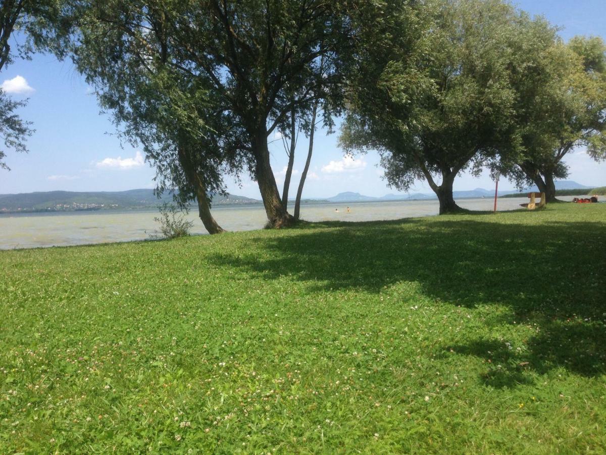 98 Petofi Utca Villa Balatonmagyarod Exterior photo