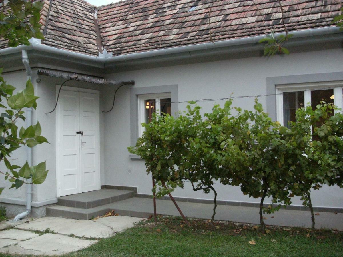 98 Petofi Utca Villa Balatonmagyarod Exterior photo